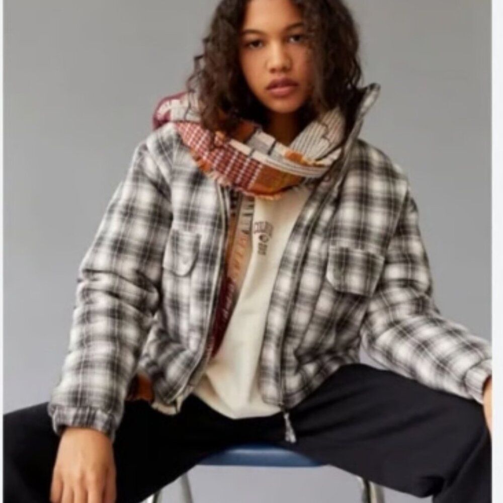 Urban Outfitter BDG Dixie Flannel Plaid Puffer Jacket Grey/Cream in Size XS